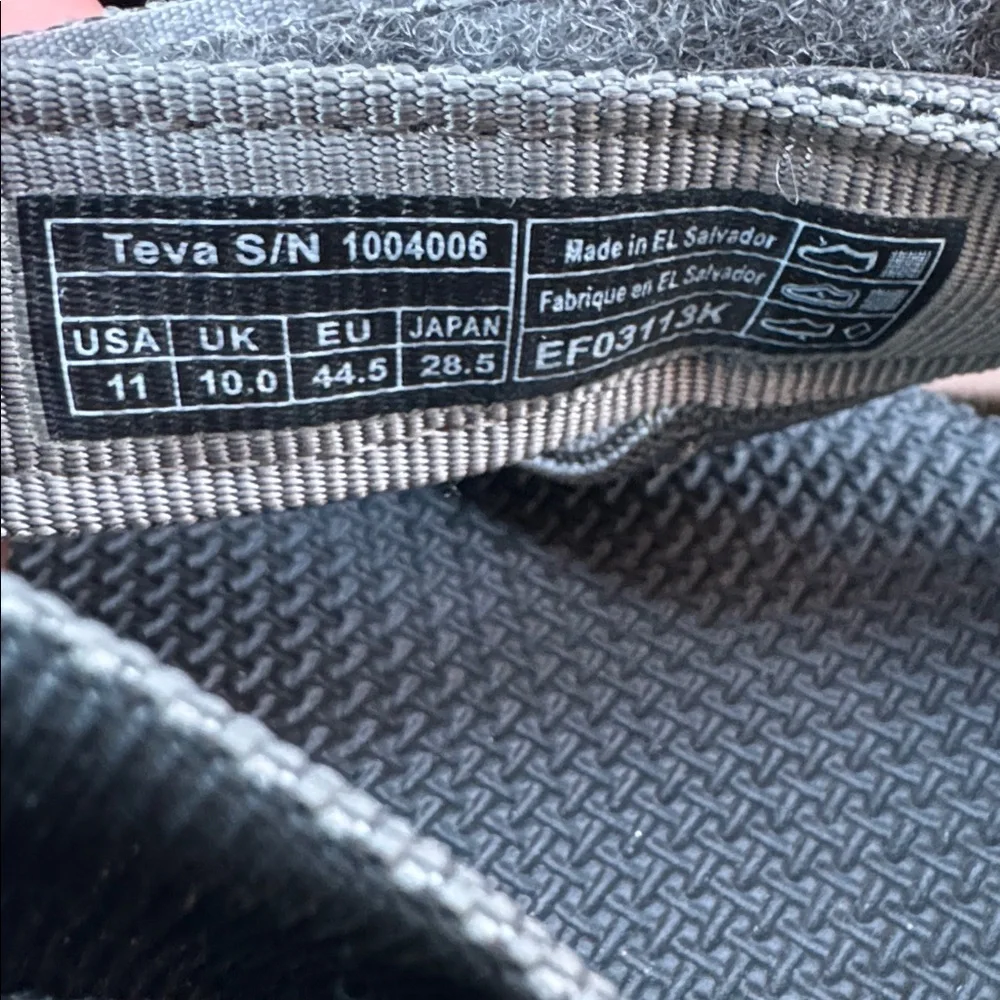 Teva Men’s Original Universal Sandal Size 11 in Grey/Black/Lime Great Condition